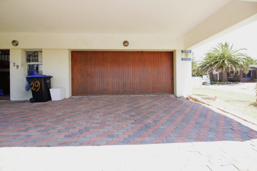 5 Bedroom Property for Sale in Wavecrest Eastern Cape